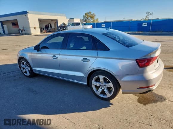 ✅ 2017 Audi A3 Premium • VIN: WAUAUGFF2H1053475 • Лот: 91998055. Опубликован ранее на Copart с пробегом 108 074 миль. Бесплатный доступ к архиву аукционных продаж из США и подробный отчёт об истории автомобиля на DreamBid. Изображение 2.
