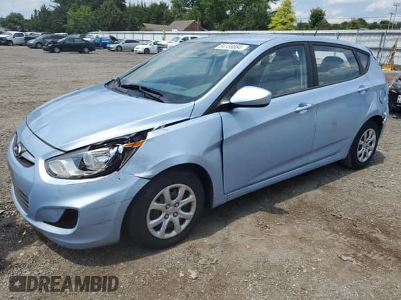 ✅ 2013 Hyundai Accent GS • VIN: KMHCT5AE2DU066443 • Лот: 64158084. Опубликован ранее на Copart с пробегом 107 486 миль. Бесплатный доступ к архиву аукционных продаж из США и подробный отчёт об истории автомобиля на DreamBid. Изображение 1.