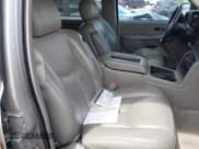 ✅ 2004 Chevrolet Suburban Z71 • VIN: 3GNFK16Z94G210623 • Лот: 42227673. Опубликован ранее на IAAI с пробегом 183 831 миль. Бесплатный доступ к архиву аукционных продаж из США и подробный отчёт об истории автомобиля на DreamBid. Изображение 5.