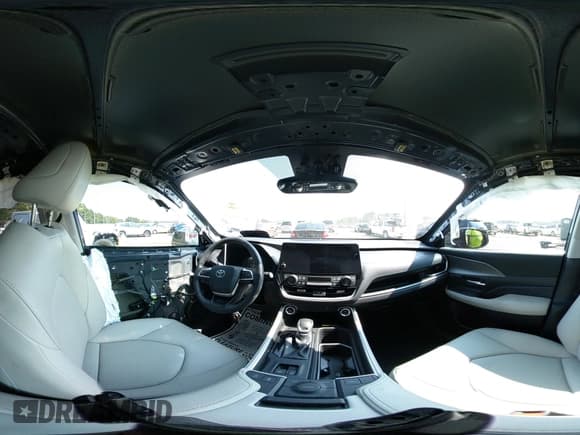 ✅ 2025 Toyota Highlander XLE • VIN: 5TDAAAA50SS020170 • Lot: 43214052. Listed on IAAI with 11,749 mi. Free auction sales archive from the USA and detailed vehicle history report at DreamBid. Image 20.