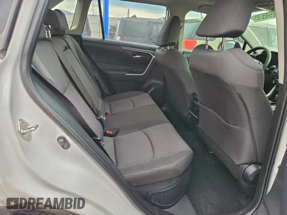 ✅ 2022 Toyota RAV4 Hybrid XLE • VIN: JTMRWRFV0ND157847 • Lot: 95995285. Wystawiony na Copart z przebiegiem 30 943 mil. Bezpłatny archiwum sprzedaży aukcyjnych z USA i szczegółowy raport historii pojazdu na DreamBid. Zdjęcie 10.