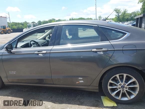 ✅ 2017 Ford Fusion SE • VIN: 3FA6P0PU3HR121802 • Lot: 42438313. Wystawiony na IAAI z przebiegiem 67 856 mil. Bezpłatny archiwum sprzedaży aukcyjnych z USA i szczegółowy raport historii pojazdu na DreamBid. Zdjęcie 14.