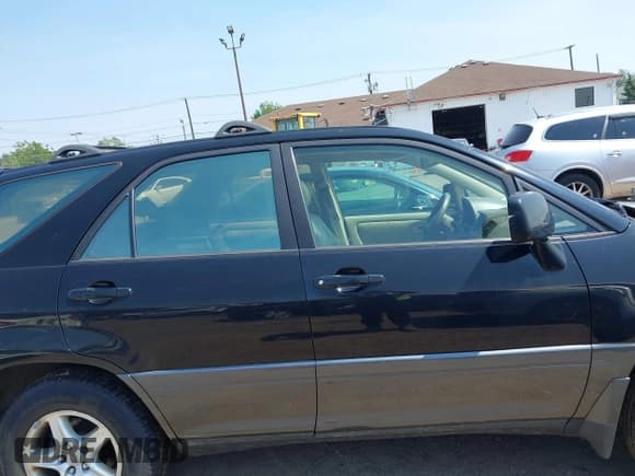 ✅ 2000 Lexus RX 300 • VIN: JT6HF10U8Y0155604 • Лот: 42811870. Опубликован ранее на IAAI с пробегом 100 502 миль. Бесплатный доступ к архиву аукционных продаж из США и подробный отчёт об истории автомобиля на DreamBid. Изображение 13.