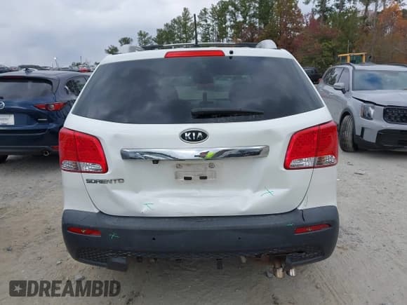 ✅ 2012 Kia Sorento LX • VIN: 5XYKT3A62CG221523 • Lot: 43502506. Wystawiony na IAAI z przebiegiem 222 261 mil. Bezpłatny archiwum sprzedaży aukcyjnych z USA i szczegółowy raport historii pojazdu na DreamBid. Zdjęcie 16.