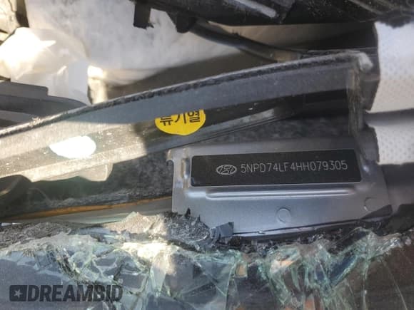 ✅ 2017 Hyundai Elantra SE • VIN: 5NPD74LF4HH079305 • Lot: 84813915. Listed on Copart with Not provided. Free auction sales archive from the USA and detailed vehicle history report at DreamBid. Image 12.