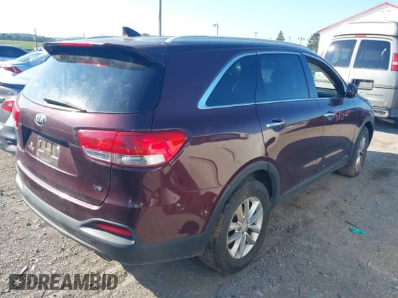 ✅ 2017 Kia Sorento LX • VIN: 5XYPGDA53HG232402 • Lot: 43218293. Listed on IAAI with 149,088 mi. Free auction sales archive from the USA and detailed vehicle history report at DreamBid. Image 4.