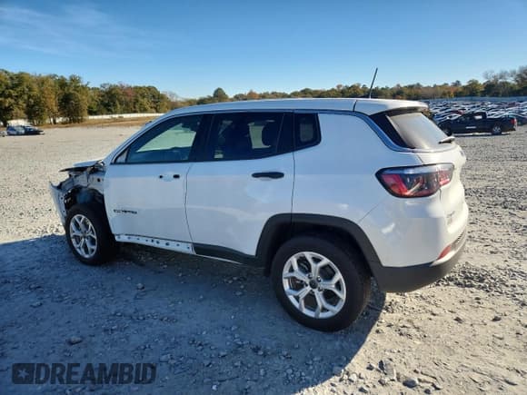 ✅ 2025 Jeep Compass Sport • VIN: 3C4NJDAN2ST518573 • Lot: 92027525. Wystawiony na Copart z przebiegiem 7 645 mil. Bezpłatny archiwum sprzedaży aukcyjnych z USA i szczegółowy raport historii pojazdu na DreamBid. Zdjęcie 2.