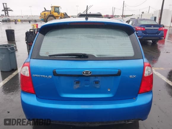 ✅ 2007 Kia Spectra • VIN: KNAFE162275007374 • Lot: 41558840. Wystawiony na IAAI z przebiegiem 28 769 mil. Bezpłatny archiwum sprzedaży aukcyjnych z USA i szczegółowy raport historii pojazdu na DreamBid. Zdjęcie 16.