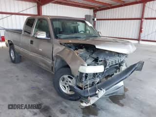 2002 Chevrolet Silverado 1500 LS with VIN 1GCEK19T82Z277724, listed as a IAAI auction lot 42550649 with 209,767 mi miles and . Bid and sale history available at DreamBid. Image 1.