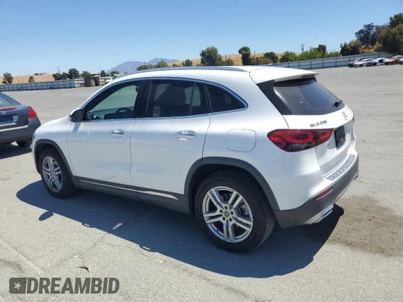 ✅ 2022 Mercedes-Benz GLA 250 • VIN: W1N4N4HB2NJ370912 • Lot: 67748575. Wystawiony na Copart z przebiegiem 31 914 mil. Bezpłatny archiwum sprzedaży aukcyjnych z USA i szczegółowy raport historii pojazdu na DreamBid. Zdjęcie 2.