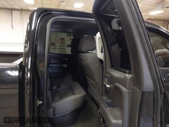 2017 Chevrolet Silverado 1500 LT с VIN 1GCVKREC5HZ407827, выставлен на аукционе IAAI как лот 43113250 с пробегом 111 688 миль миль и . История ставок и продаж доступна на DreamBid. Изображение 8.