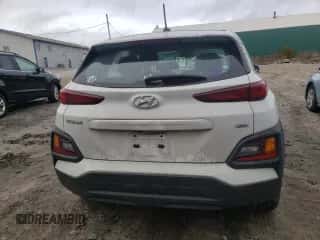 2018 Hyundai Kona SE z VIN KM8K1CAA1JU095785, wystawiony jako Copart lot #70176452 z przebiegiem 68 075 mil mil oraz . Historia ofert i sprzedaży dostępna na DreamBid. Obrazek 6.