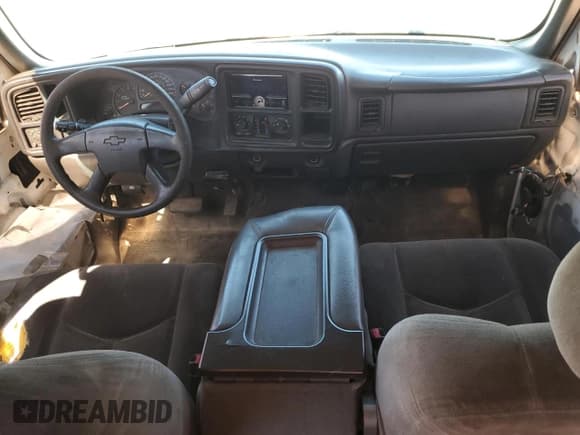 ✅ 2006 Chevrolet Silverado 2500HD LT1 • VIN: 1GCHC23D56F251980 • Лот: 46678505. Опубликован ранее на Copart с пробегом Не указан. Бесплатный доступ к архиву аукционных продаж из США и подробный отчёт об истории автомобиля на DreamBid. Изображение 8.