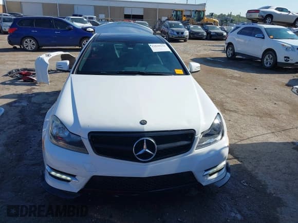 ✅ 2015 Mercedes-Benz C 250 • VIN: WDDGJ4HB2FG433897 • Lot: 42830216. Wystawiony na IAAI z przebiegiem 105 092 mil. Bezpłatny archiwum sprzedaży aukcyjnych z USA i szczegółowy raport historii pojazdu na DreamBid. Zdjęcie 13.