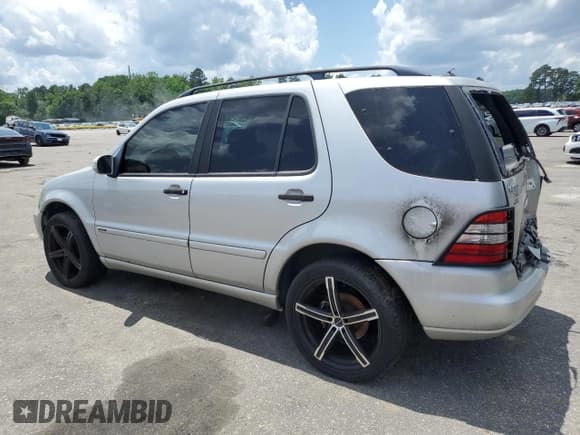 ✅ 2003 Mercedes-Benz M 350 • VIN: 4JGAB57E03A410661 • Лот: 58045275. Опубликован ранее на Copart с пробегом 241 381 миль. Бесплатный доступ к архиву аукционных продаж из США и подробный отчёт об истории автомобиля на DreamBid. Изображение 2.