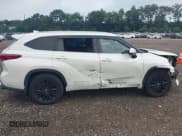 ✅ 2020 Toyota Highlander Platinum • VIN: 5TDFZRBH8LS019792 • Lot: 42990155. Listed on IAAI with 43,124 mi. Free auction sales archive from the USA and detailed vehicle history report at DreamBid. Image 13.