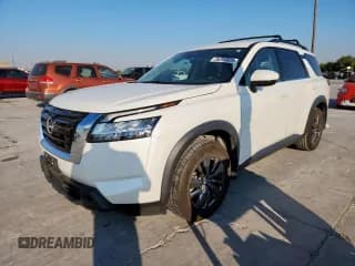 ✅ 2022 Nissan Pathfinder SV • VIN: 5N1DR3BA3NC243429 • Lot: 86315825. Wystawiony na Copart z przebiegiem 32 776 mil. Bezpłatny archiwum sprzedaży aukcyjnych z USA i szczegółowy raport historii pojazdu na DreamBid. Zdjęcie 1.
