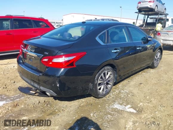 ✅ 2017 Nissan Altima S • VIN: 1N4AL3AP4HC242637 • Lot: 43666228. Wystawiony na IAAI z przebiegiem 70 163 mil. Bezpłatny archiwum sprzedaży aukcyjnych z USA i szczegółowy raport historii pojazdu na DreamBid. Zdjęcie 4.