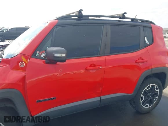 ✅ 2017 Jeep Renegade Trailhawk • VIN: ZACCJBCB3HPF28513 • Lot: 43738016. Wystawiony na IAAI z przebiegiem 120 328 mil. Bezpłatny archiwum sprzedaży aukcyjnych z USA i szczegółowy raport historii pojazdu na DreamBid. Zdjęcie 18.