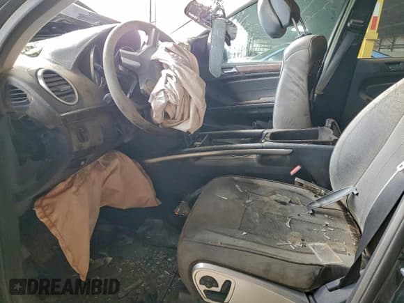 ✅ 2010 Mercedes-Benz GL 550 • VIN: 4JGBF8GE6AA580126 • Lot: 82445265. Wystawiony na Copart z przebiegiem Nie podano. Bezpłatny archiwum sprzedaży aukcyjnych z USA i szczegółowy raport historii pojazdu na DreamBid. Zdjęcie 7.