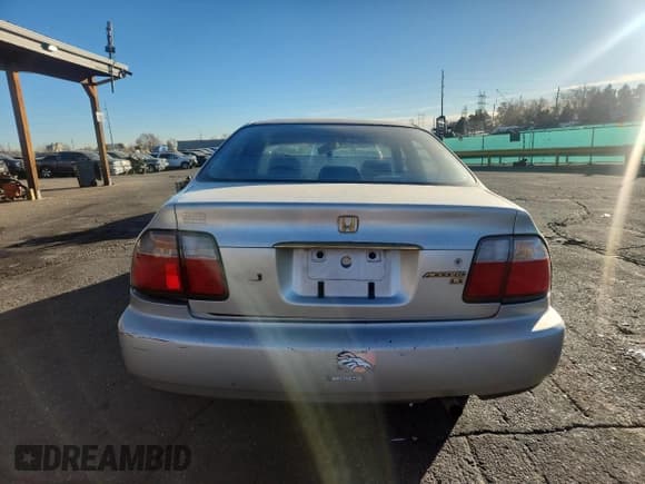 ✅ 1996 Honda Accord LX • VIN: 1HGCD5636TA261603 • Лот: 93087465. Опубликован ранее на Copart с пробегом 134 239 миль. Бесплатный доступ к архиву аукционных продаж из США и подробный отчёт об истории автомобиля на DreamBid. Изображение 6.