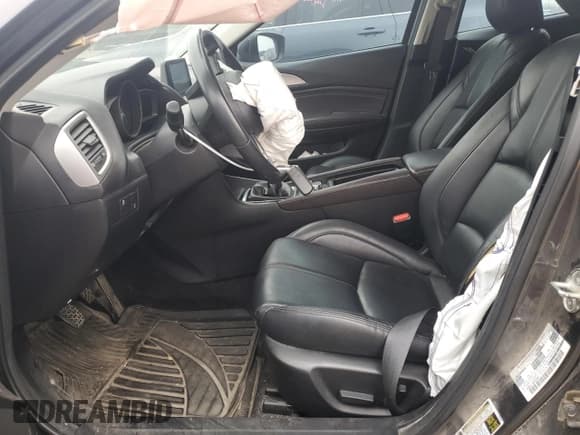 ✅ 2018 Mazda 3 Touring • VIN: 3MZBN1L39JM234381 • Lot: 93769185. Wystawiony na Copart z przebiegiem 76 810 mil. Bezpłatny archiwum sprzedaży aukcyjnych z USA i szczegółowy raport historii pojazdu na DreamBid. Zdjęcie 7.