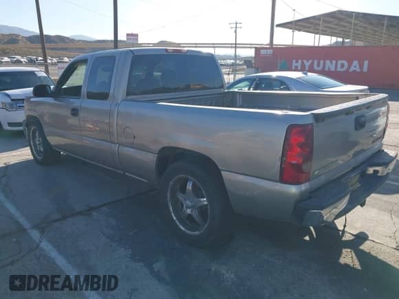 ✅ 2003 Chevrolet Silverado 1500 LS • VIN: 2GCEC19V931101936 • Lot: 43388856. Wystawiony na IAAI z przebiegiem 154 950 mil mil. Skorzystaj z bezpłatnego archiwum sprzedaży aukcyjnych z USA i zobacz szczegółowy raport historii pojazdu na DreamBid. Zdjęcie 3.