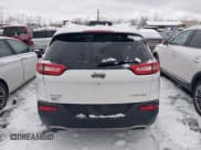 ✅ 2016 Jeep Cherokee Limited • VIN: 1C4PJMDS4GW300243 • Lot: 43831215. Wystawiony na IAAI z przebiegiem 341 024 mil. Bezpłatny archiwum sprzedaży aukcyjnych z USA i szczegółowy raport historii pojazdu na DreamBid. Zdjęcie 16.