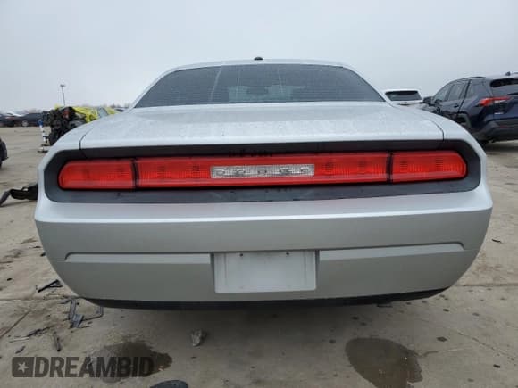 ✅ 2010 Dodge Challenger SE • VIN: 2B3CJ4DV5AH278656 • Lot: 43602425. Wystawiony na Copart z przebiegiem 149 996 mil. Bezpłatny archiwum sprzedaży aukcyjnych z USA i szczegółowy raport historii pojazdu na DreamBid. Zdjęcie 6.