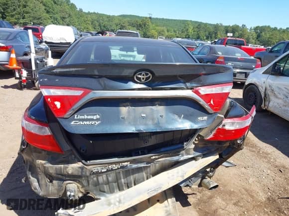 2016 Toyota Camry SE with VIN 4T1BF1FK1GU539778, listed as a IAAI auction lot 43088970 with 126,914 mi miles and . Bid and sale history available at DreamBid. Image 6.