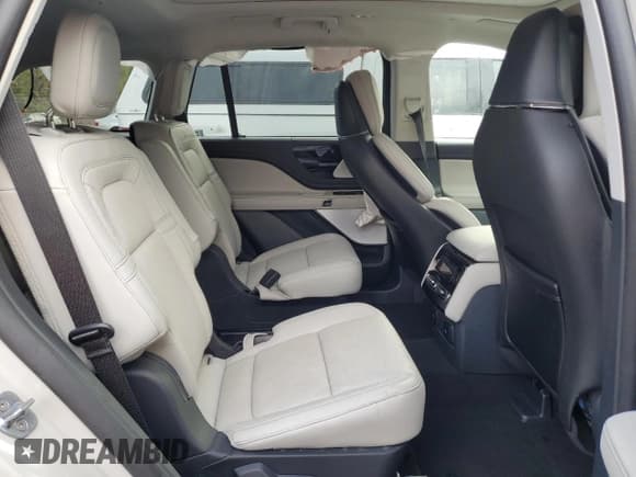 ✅ 2025 Lincoln Aviator Reserve • VIN: 5LM5J7XC1SGL04906 • Lot: 85818525. Wystawiony na Copart z przebiegiem 6 528 mil. Bezpłatny archiwum sprzedaży aukcyjnych z USA i szczegółowy raport historii pojazdu na DreamBid. Zdjęcie 11.