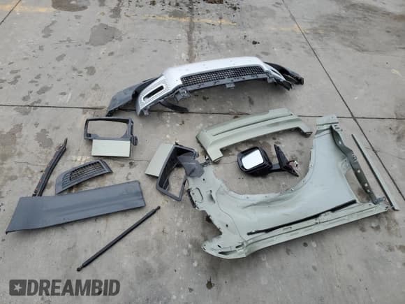 ✅ 2020 Land Rover Defender First Edition • VIN: SALE17EU3L2018484 • Lot: 86365654. Wystawiony na Copart z przebiegiem 30 476 mil. Bezpłatny archiwum sprzedaży aukcyjnych z USA i szczegółowy raport historii pojazdu na DreamBid. Zdjęcie 13.