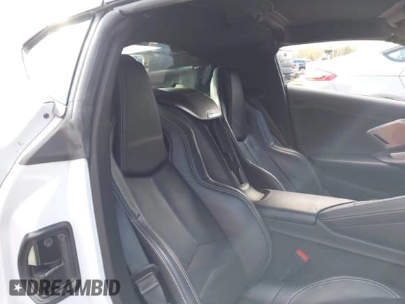 ✅ 2023 Chevrolet Corvette 2LT • VIN: 1G1YB2D46P5100292 • Lot: 43596131. Wystawiony na IAAI z przebiegiem 17 195 mil. Bezpłatny archiwum sprzedaży aukcyjnych z USA i szczegółowy raport historii pojazdu na DreamBid. Zdjęcie 8.