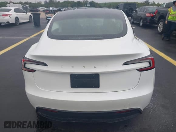 ✅ 2024 Tesla Model 3 • VIN: 5YJ3E1EAXRF740594 • Lot: 42423152. Wystawiony na IAAI z przebiegiem 7 604 mil. Bezpłatny archiwum sprzedaży aukcyjnych z USA i szczegółowy raport historii pojazdu na DreamBid. Zdjęcie 16.