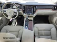 ✅ 2019 Volvo S60 Momentum • VIN: 7JRA22TK0KG001474 • Lot: 42163233. Wystawiony na Copart z przebiegiem 33 923 mil. Bezpłatny archiwum sprzedaży aukcyjnych z USA i szczegółowy raport historii pojazdu na DreamBid. Zdjęcie 8.