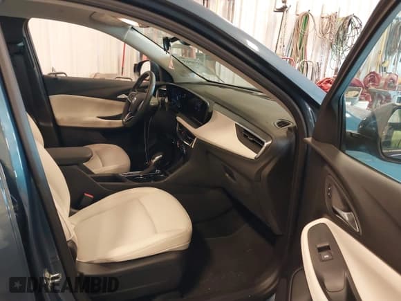 ✅ 2025 Buick Encore GX Preferred • VIN: KL4AMCSL9SB180002 • Lot: 43510565. Listed on IAAI with 5,414 mi. Free auction sales archive from the USA and detailed vehicle history report at DreamBid. Image 5.