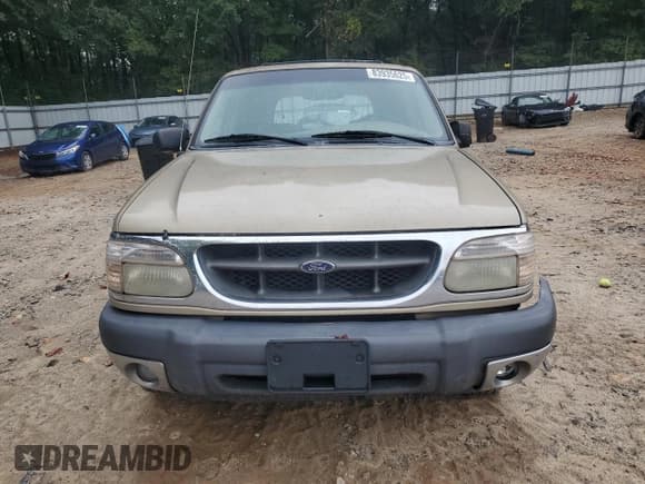 ✅ 2000 Ford Explorer XLT • VIN: 1FMZU63E5YZC67448 • Lot: 83935625. Wystawiony na Copart z przebiegiem 257 194 mil. Bezpłatny archiwum sprzedaży aukcyjnych z USA i szczegółowy raport historii pojazdu na DreamBid. Zdjęcie 5.