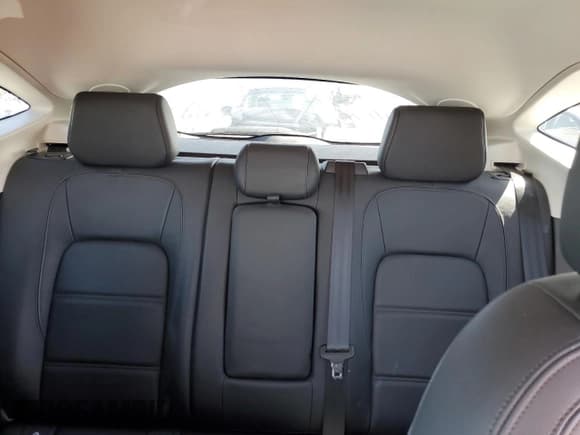 ✅ 2018 Jaguar E-Pace S • VIN: SADFJ2FX0J1Z30102 • Lot: 48826633. Wystawiony na Copart z przebiegiem 27 373 mil. Bezpłatny archiwum sprzedaży aukcyjnych z USA i szczegółowy raport historii pojazdu na DreamBid. Zdjęcie 10.