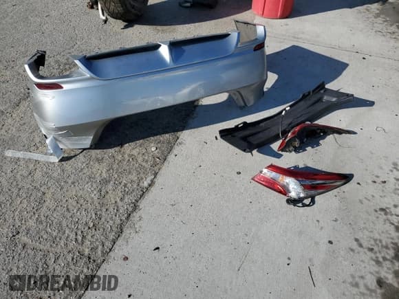 ✅ 2018 Toyota Camry SE • VIN: 4T1B11HK2JU605709 • Lot: 89537095. Wystawiony na Copart z przebiegiem 131 323 mil. Bezpłatny archiwum sprzedaży aukcyjnych z USA i szczegółowy raport historii pojazdu na DreamBid. Zdjęcie 12.