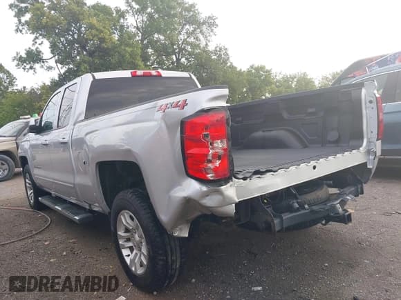 ✅ 2019 Chevrolet Silverado 1500 LT • VIN: 2GCVKPEC5K1158935 • Lot: 43010983. Wystawiony na IAAI z przebiegiem 115 505 mil. Bezpłatny archiwum sprzedaży aukcyjnych z USA i szczegółowy raport historii pojazdu na DreamBid. Zdjęcie 6.