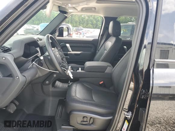 ✅ 2023 Land Rover Defender X-Dynamic SE • VIN: SALE2EEU5P2146443 • Lot: 61043395. Wystawiony na Copart z przebiegiem 30 049 mil. Bezpłatny archiwum sprzedaży aukcyjnych z USA i szczegółowy raport historii pojazdu na DreamBid. Zdjęcie 7.