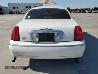 ✅ 2000 Lincoln Town Car Signature • VIN: 1LNHM82W8YY783438 • Lot: 57155904. Listed on Copart with Not provided. Free auction sales archive from the USA and detailed vehicle history report at DreamBid. Image 6.