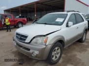 ✅ 2005 Kia Sorento LX • VIN: KNDJD733655418550 • Lot: 42138279. Wystawiony na IAAI z przebiegiem 140 645 mil. Bezpłatny archiwum sprzedaży aukcyjnych z USA i szczegółowy raport historii pojazdu na DreamBid. Zdjęcie 17.