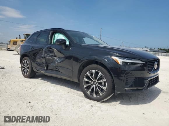 ✅ 2024 Volvo XC60 Core Dark Theme • VIN: YV4L12RK2R1761594 • Lot: 58273565. Wystawiony na Copart z przebiegiem 14 481 mil. Bezpłatny archiwum sprzedaży aukcyjnych z USA i szczegółowy raport historii pojazdu na DreamBid. Zdjęcie 4.