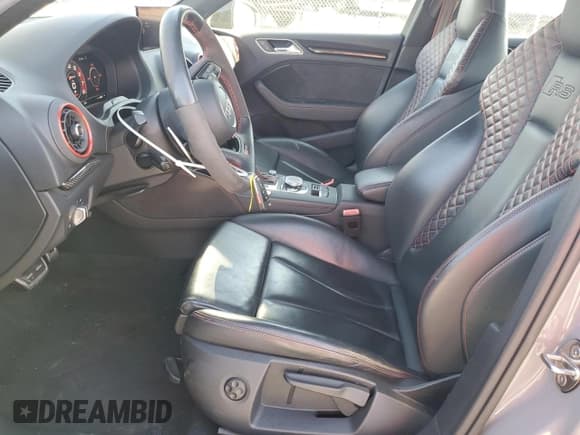 ✅ 2019 Audi RS 3 • VIN: WUABWGFF5KA906737 • Лот: 41534155. Опубликован ранее на Copart с пробегом 22 784 миль. Бесплатный доступ к архиву аукционных продаж из США и подробный отчёт об истории автомобиля на DreamBid. Изображение 7.