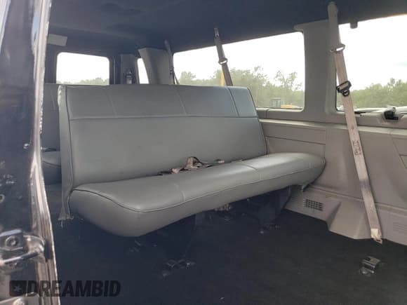 ✅ 1999 Ford Econoline Passenger XL • VIN: 1FBSS31L9XHC09122 • Lot: 80714855. Wystawiony na Copart z przebiegiem 211 655 mil. Bezpłatny archiwum sprzedaży aukcyjnych z USA i szczegółowy raport historii pojazdu na DreamBid. Zdjęcie 11.