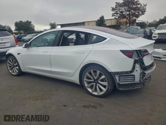 ✅ 2018 Tesla Model 3 Long Range Battery • VIN: 5YJ3E1EA6JF018480 • Lot: 94388505. Wystawiony na Copart z przebiegiem 58 896 mil. Bezpłatny archiwum sprzedaży aukcyjnych z USA i szczegółowy raport historii pojazdu na DreamBid. Zdjęcie 2.