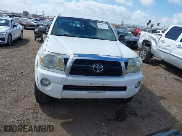 ✅ 2011 Toyota Tacoma PreRunner • VIN: 3TMKU4HN1BM027437 • Lot: 41909742. Listed on IAAI with 397,386 mi. Free auction sales archive from the USA and detailed vehicle history report at DreamBid. Image 12.