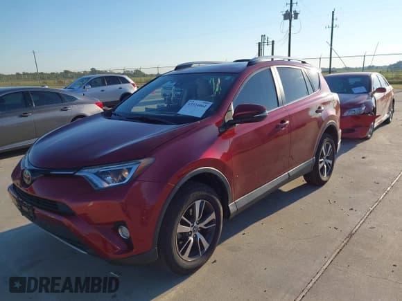✅ 2018 Toyota RAV4 XLE • VIN: 2T3WFREV7JW432633 • Лот: 43324064. Опубликован ранее на IAAI с пробегом 68 600 миль. Бесплатный доступ к архиву аукционных продаж из США и подробный отчёт об истории автомобиля на DreamBid. Изображение 2.