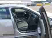 2014 Chevrolet Malibu LS z VIN 1G11A5SL5EF136370, wystawiony jako IAAI lot #42913738 z przebiegiem 164 176 mil mil oraz . Historia ofert i sprzedaży dostępna na DreamBid. Obrazek 5.